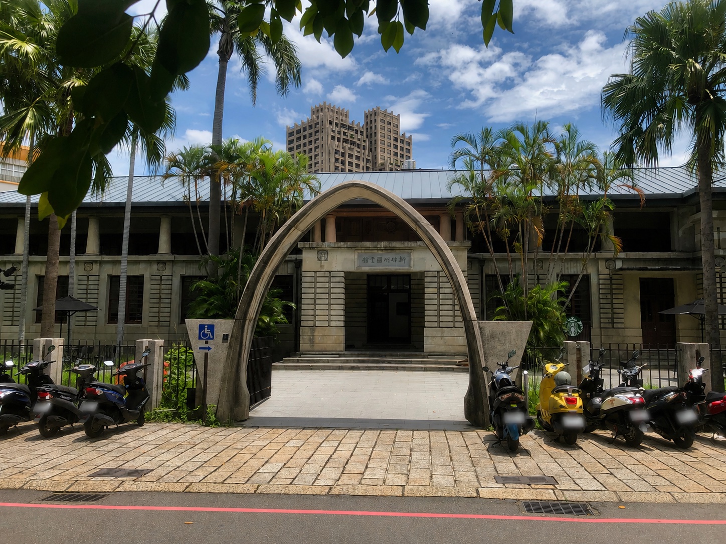 星巴克新竹州圖門市古蹟建築外觀