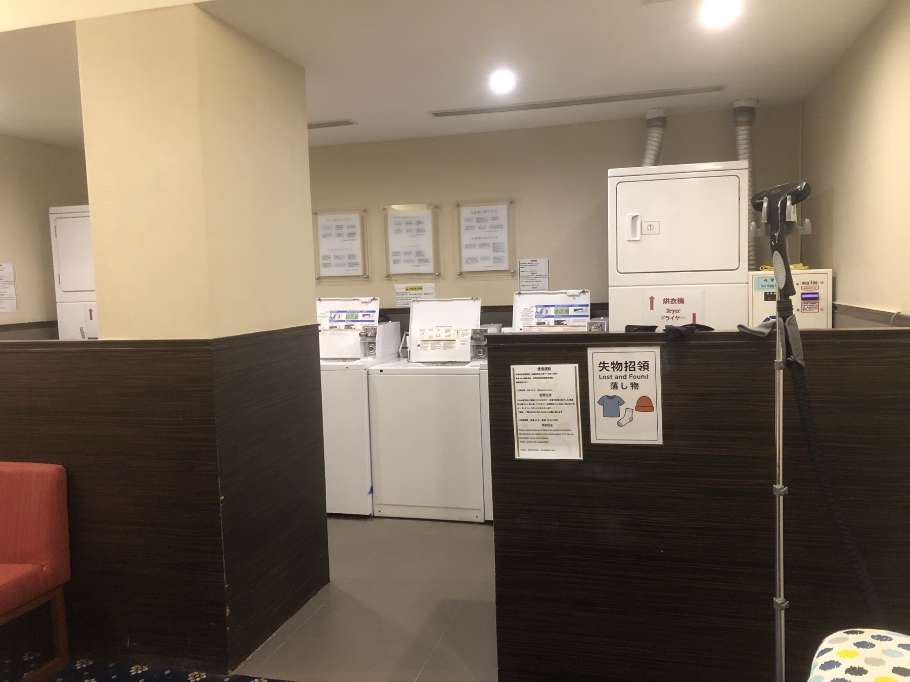 新竹迎曦大飯店寬敞洗衣房與休息區
